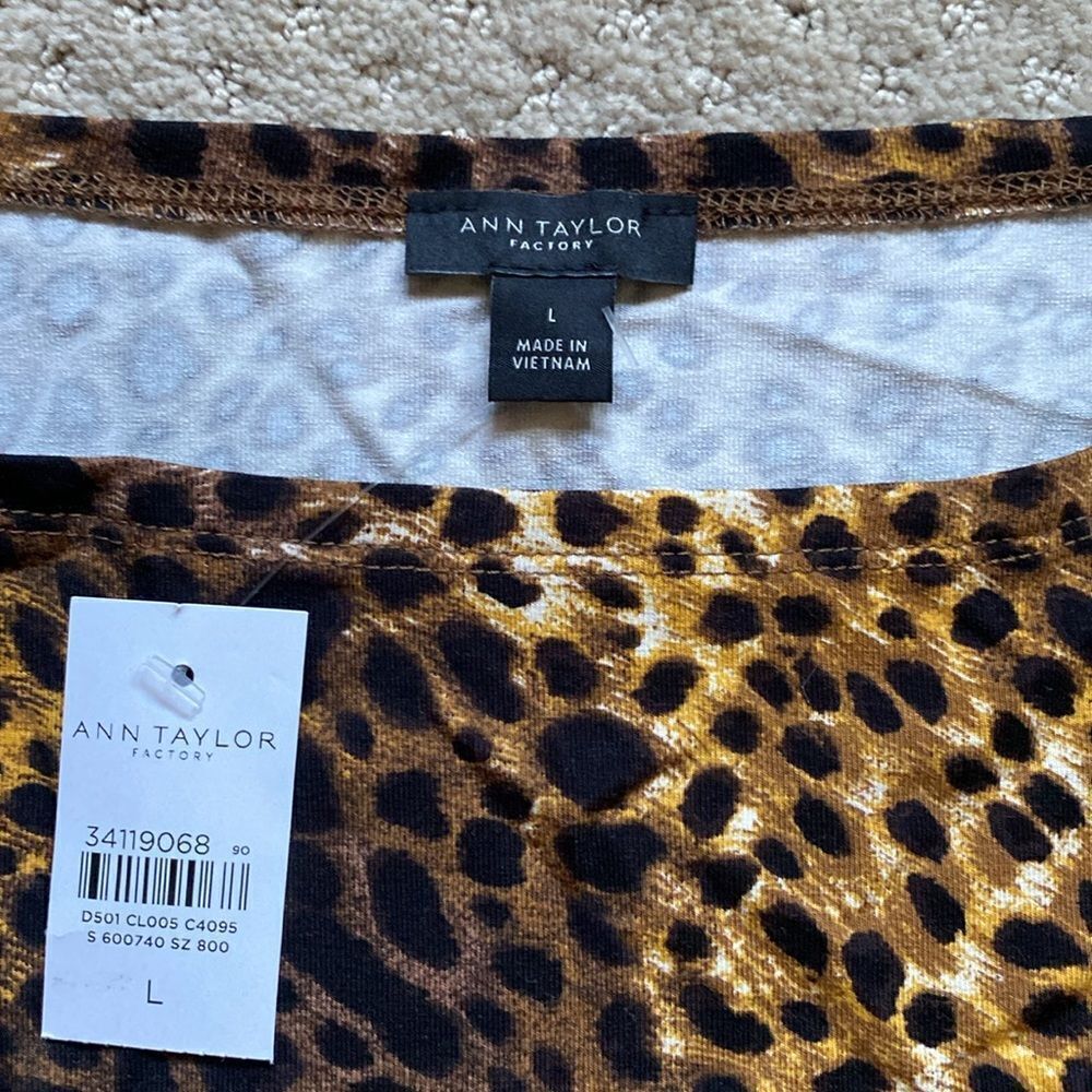 Ann Taylor Factory blouse.  Size Large. NWT - Picture 2 of 4